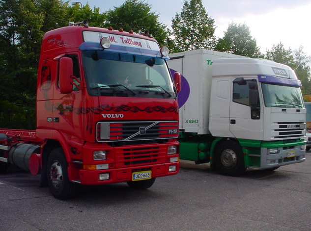 Raudan ajossa olleesta volvosta ei ole enempää minulla kuvia. Tämä menee melkein samaan kategoriaan erään saabin myynti-ilmoituksen kanssa jossa isäntä oli lisännyt lehteen poikansa ponin kuvan kun saabista ei kuvaa ollut saatavilla.